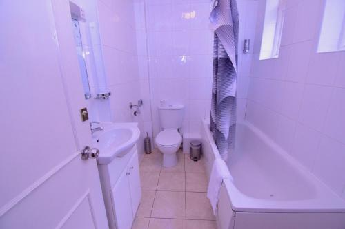 Habitación Doble con baño privado del hotel Bridge Park. Foto 2