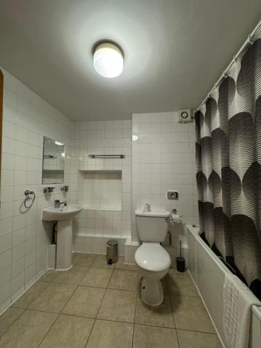 Habitación Doble con baño privado del hotel Bridge Park. Foto 4