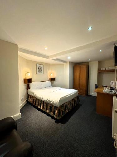 Habitación Doble con baño privado del hotel Bridge Park. Foto 9