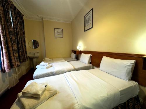 Habitación Triple con baño compartido del hotel Bridge Park. Foto 5