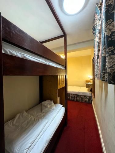 Habitación Cuádruple con baño privado del hotel Bridge Park. Foto 6