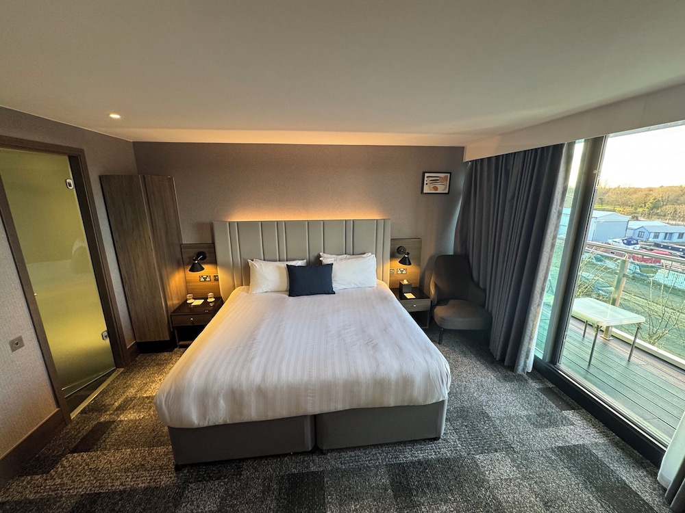 Habitación Premium, 2 camas individuales, vistas al río del hotel Crowne Plaza London - Kingston, An Ihg. Foto 4