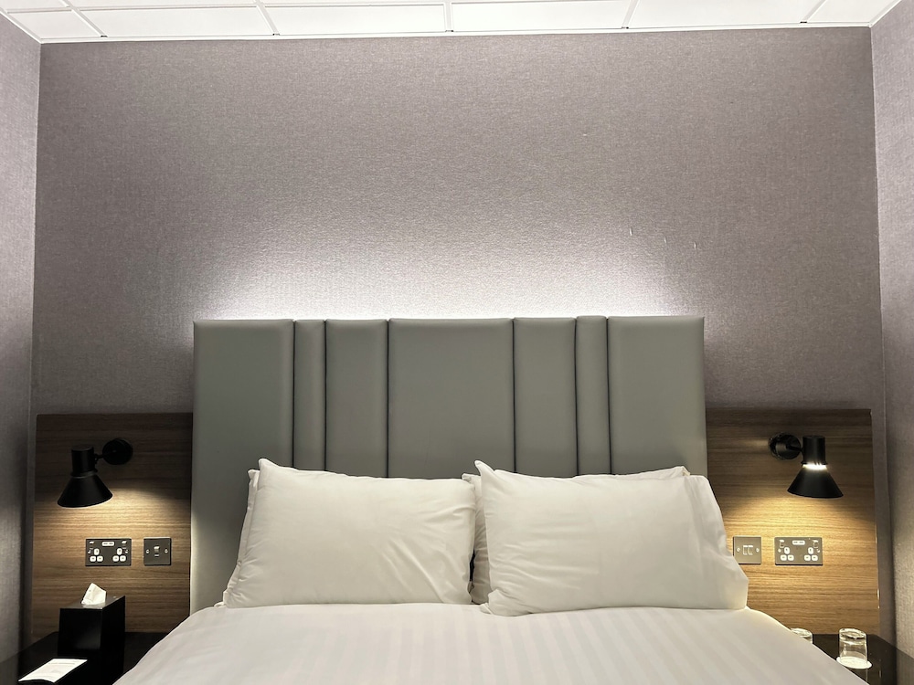 Suite, 2 habitaciones del hotel Crowne Plaza London - Kingston, An Ihg. Foto 2