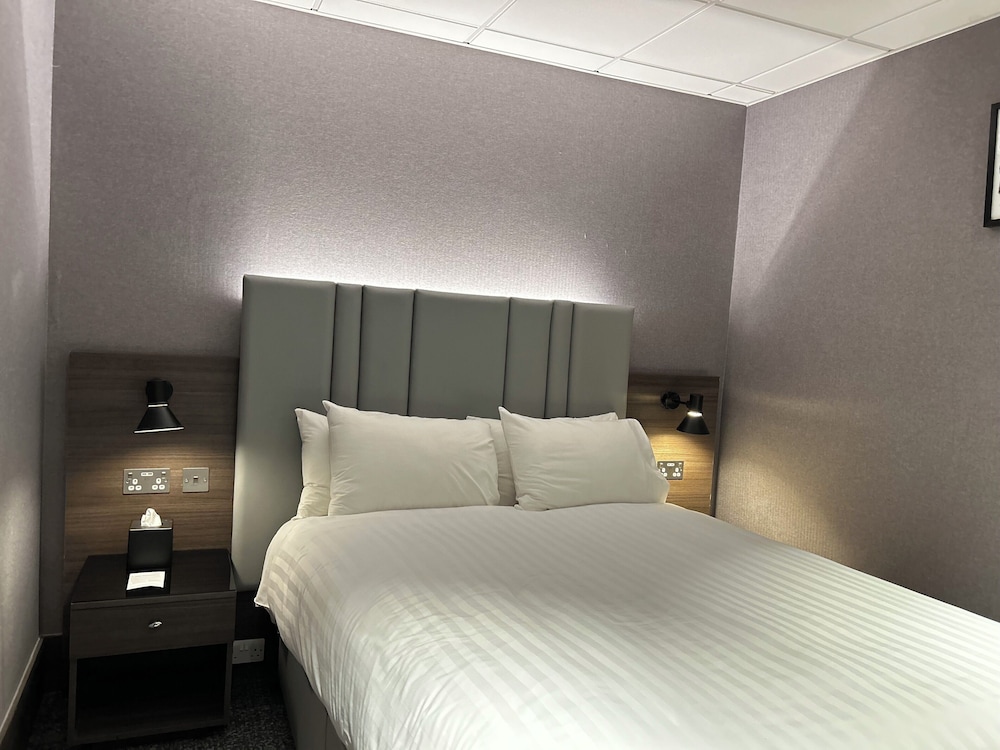 Suite, 2 habitaciones del hotel Crowne Plaza London - Kingston, An Ihg. Foto 4