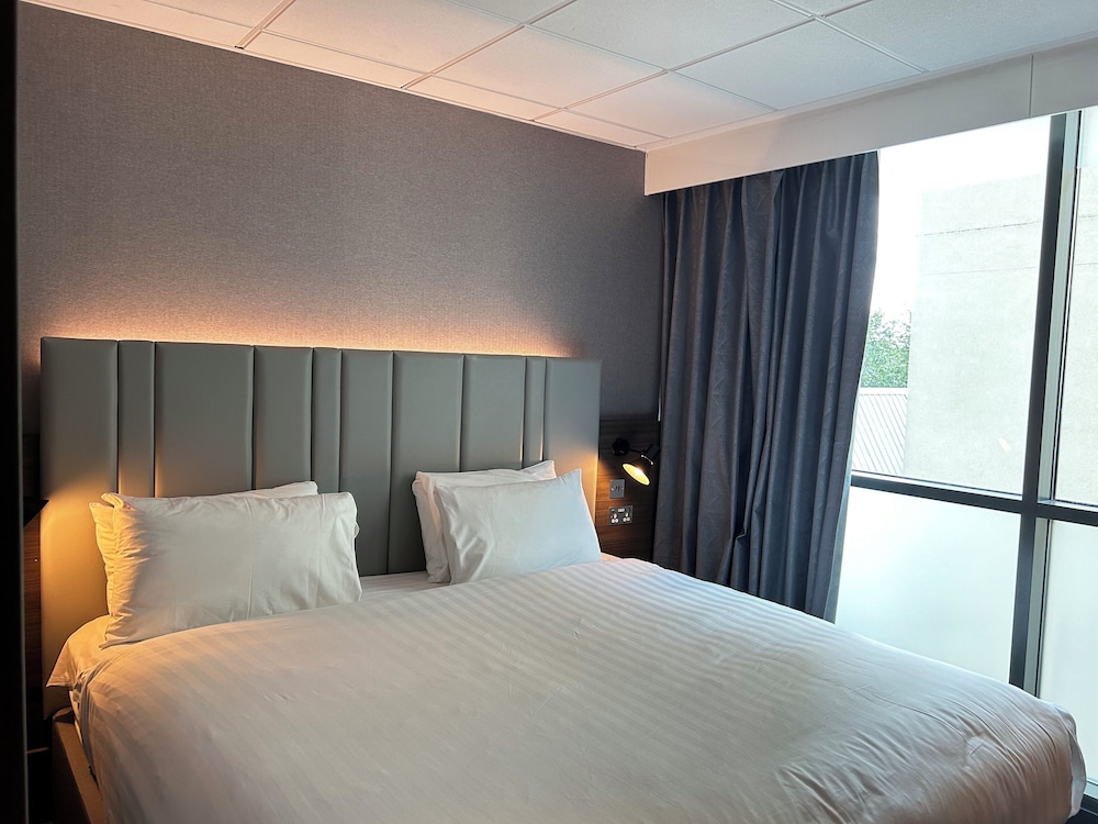 Suite, 2 habitaciones del hotel Crowne Plaza London - Kingston, An Ihg. Foto 5