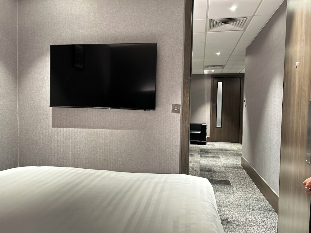 Suite, 2 habitaciones del hotel Crowne Plaza London - Kingston, An Ihg. Foto 6
