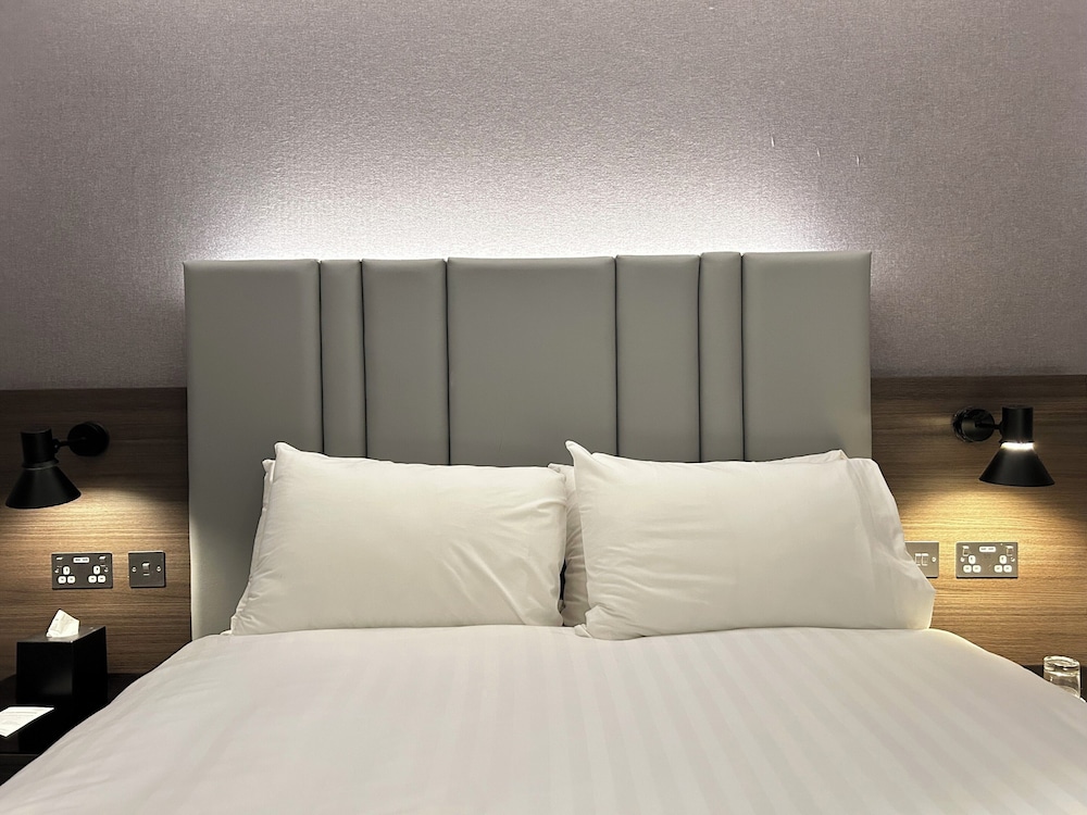 Suite, 2 habitaciones del hotel Crowne Plaza London - Kingston, An Ihg. Foto 7