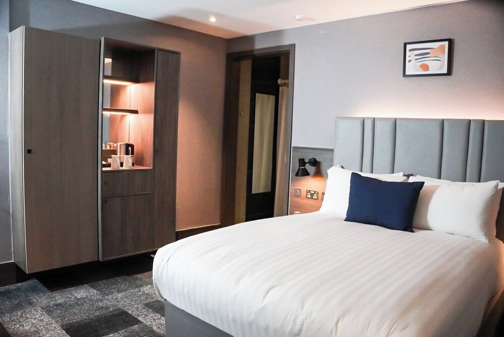 Habitación estándar, 1 cama doble, accesible para personas con discapacidad del hotel Crowne Plaza London - Kingston, An Ihg. Foto 9