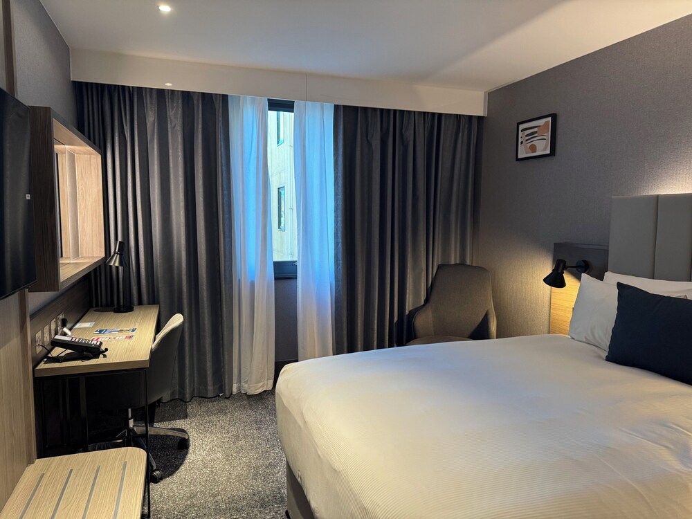Habitación estándar, 1 cama doble del hotel Crowne Plaza London - Kingston, An Ihg. Foto 9