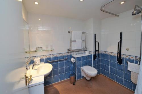 Habitación Doble adaptada para personas con movilidad reducida del hotel Best Western PLUS Grim's Dyke. Foto 1