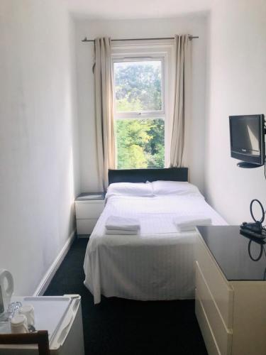 Habitación Doble Económica con baño compartido del hotel Amhurst