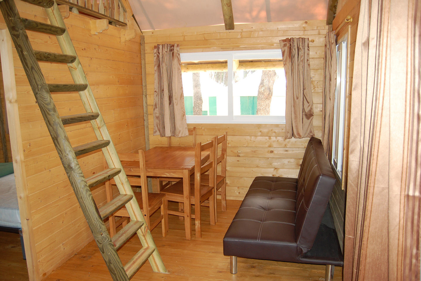 Lodge del hotel La Torre Del Sol. Foto 1