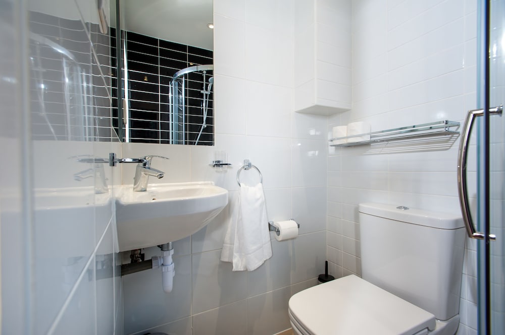 Habitación individual, baño privado del hotel Marble Arch Inn. Foto 3
