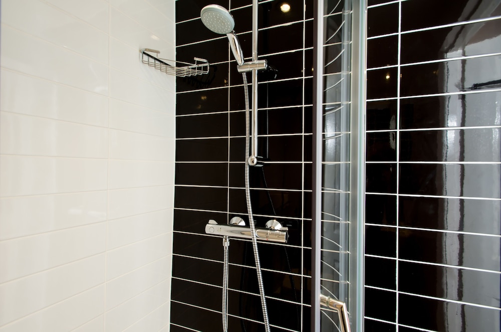 Habitación triple, baño privado del hotel Marble Arch Inn. Foto 9
