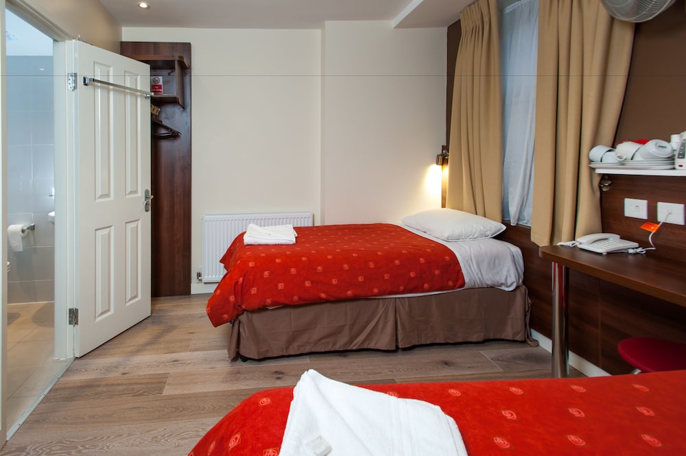 Habitación familiar, baño privado del hotel Marble Arch Inn. Foto 3