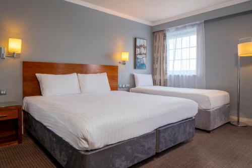 Standard Family Triple Room - Non - Smoking del hotel London Croydon Aerodrome Hotel, BW Signature Collection. Foto 5