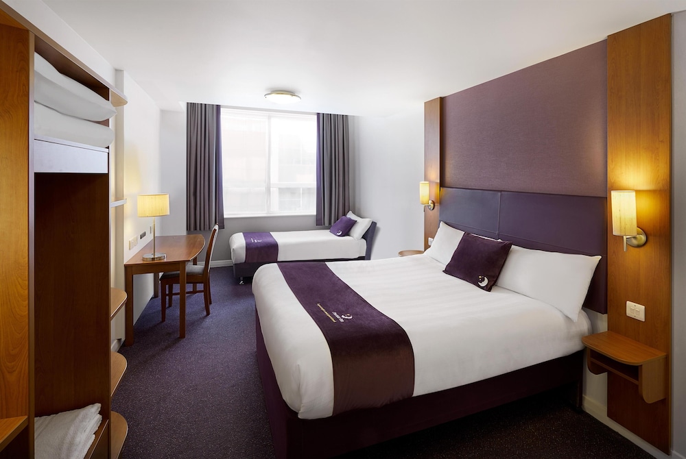 Habitación triple familiar del hotel Premier Inn Heathrow T5