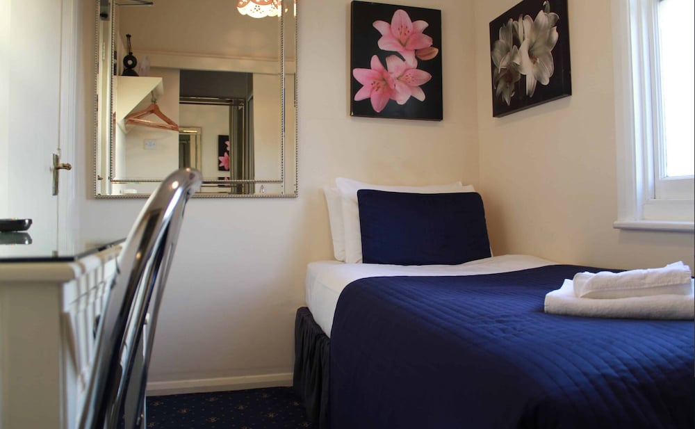 Habitación individual económica, baño privado del hotel Blades