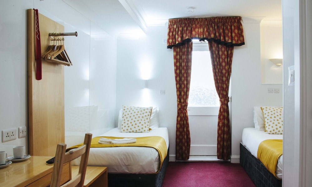 Habitación con 2 camas individuales del hotel Lord Kensington. Foto 1