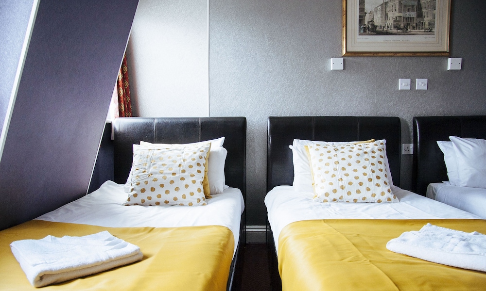 Habitación Triple del hotel Lord Kensington. Foto 1