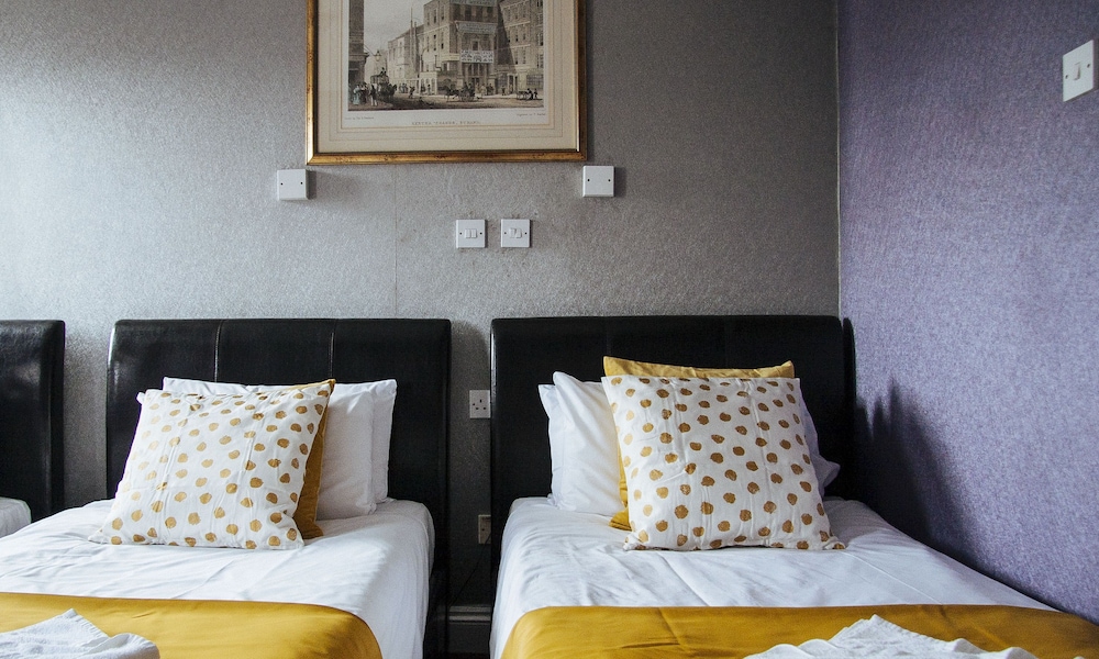 Habitación Triple del hotel Lord Kensington. Foto 3