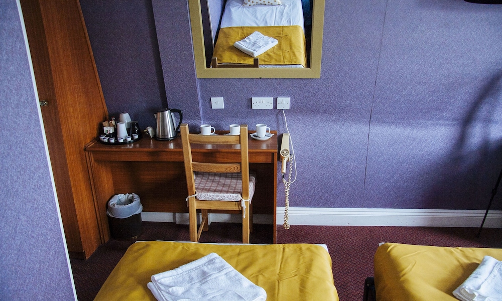 Habitación Triple del hotel Lord Kensington. Foto 4