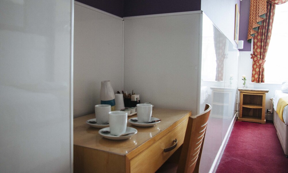 Habitación Triple del hotel Lord Kensington. Foto 7