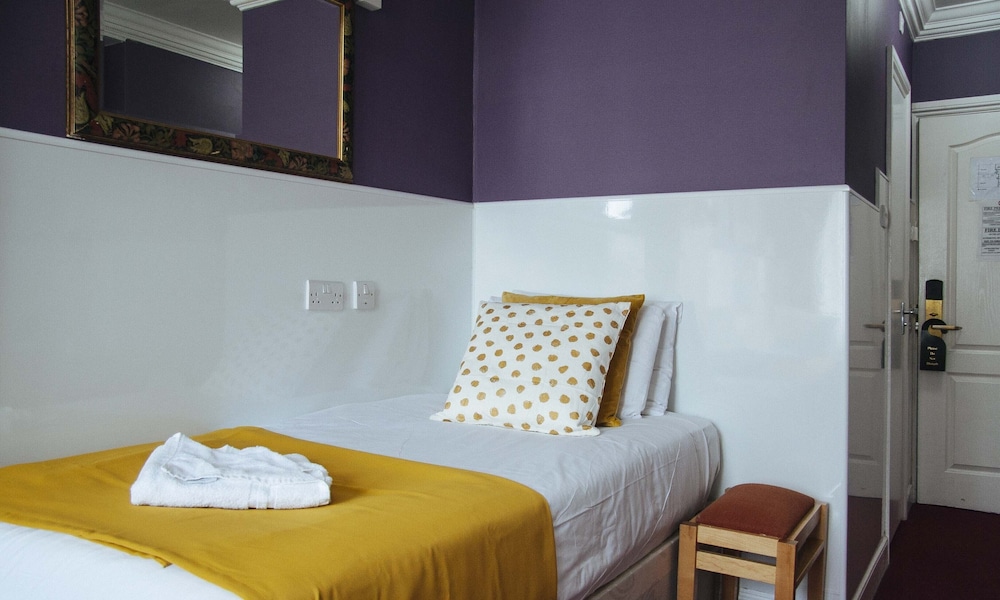 Habitación Triple del hotel Lord Kensington. Foto 11