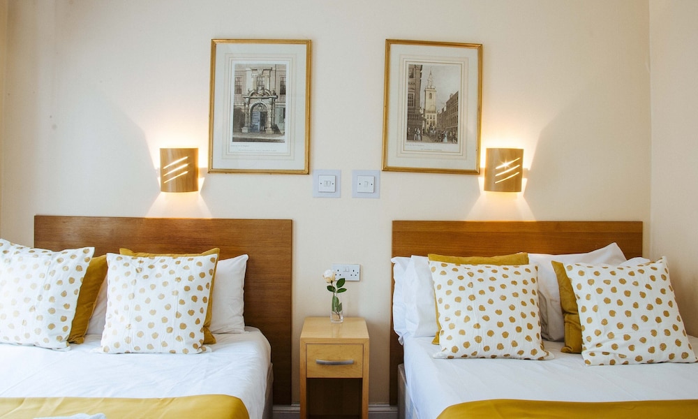Habitación Estandar del hotel Lord Kensington. Foto 1