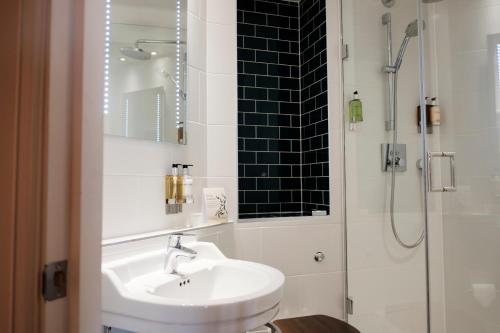 Habitación Deluxe con 1 cama extragrande o 2 individuales del hotel The White Hart. Foto 10