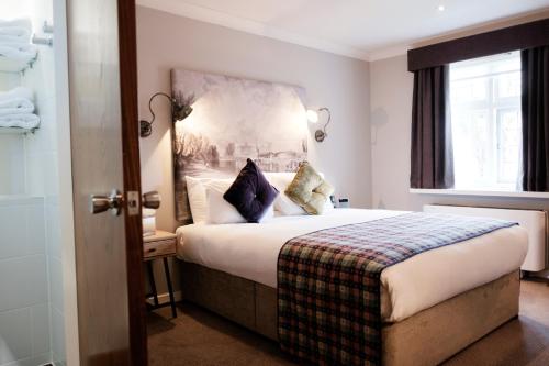 Habitación Deluxe con cama extragrande del hotel The White Hart. Foto 7