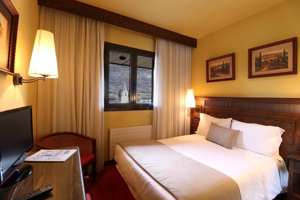 Habitación doble Económica del hotel Rvhotels Tuca. Foto 2