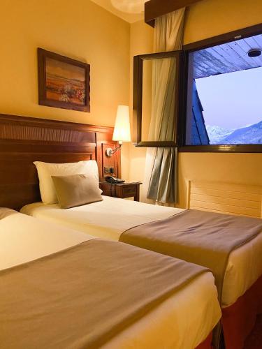 Habitación Doble Estándar del hotel Rvhotels Tuca. Foto 4