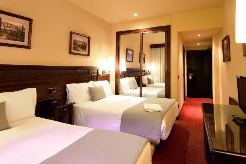 Habitación cuádruple 2 Camas dobles del hotel Rvhotels Tuca