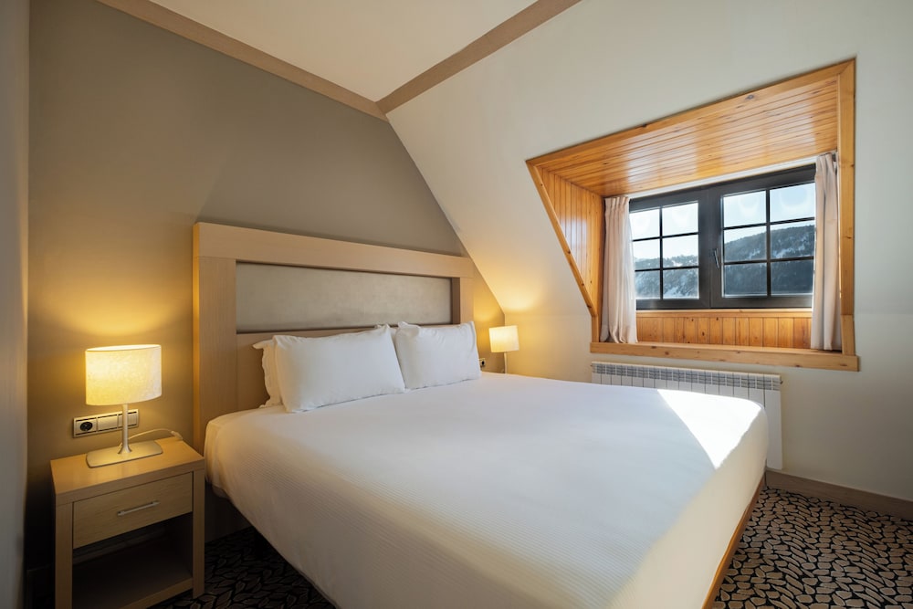 Habitación Deluxe con vistas a la montaña del hotel Eurostars Royal Tanau