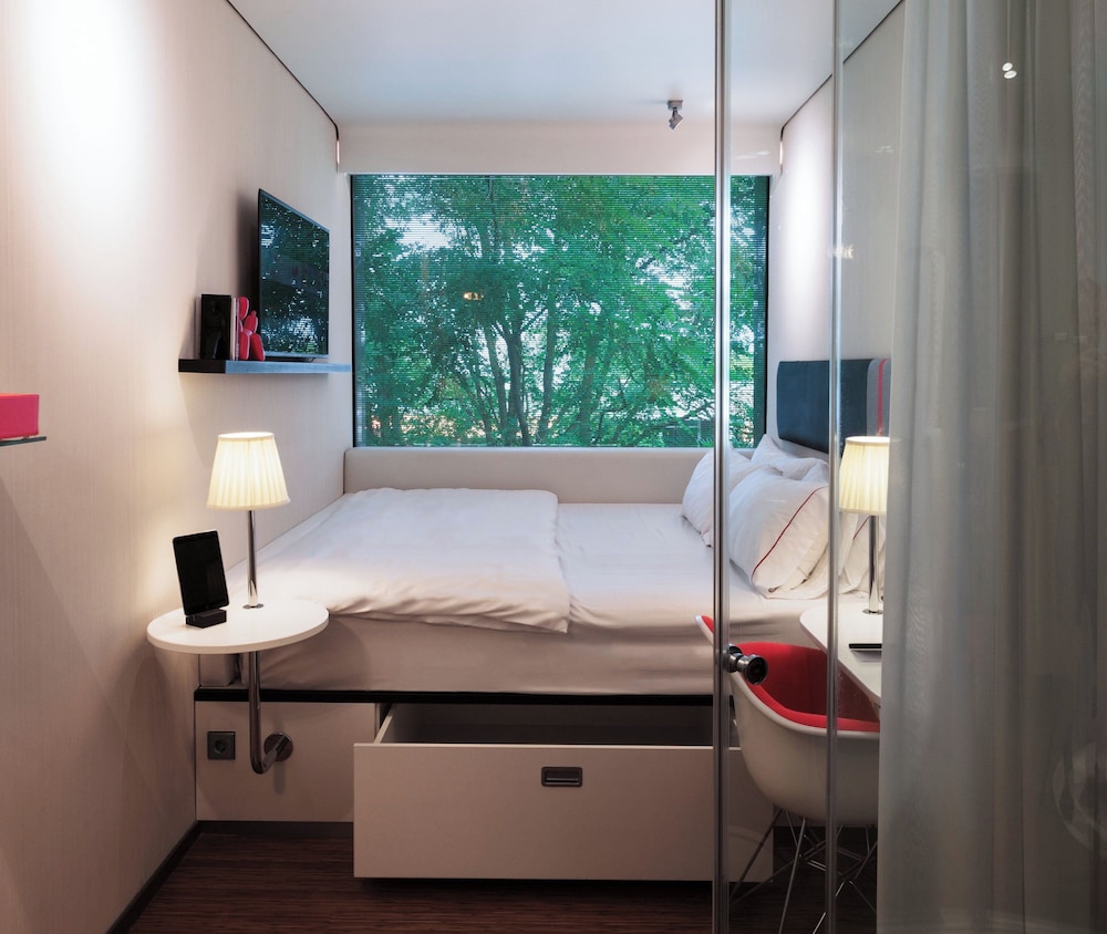 Habitación, 1 cama de matrimonio grande del hotel Citizenm Amsterdam South. Foto 2