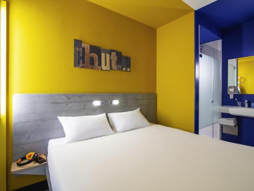 Habitación Doble Estándar del hotel ibis budget Amsterdam Airport. Foto 1
