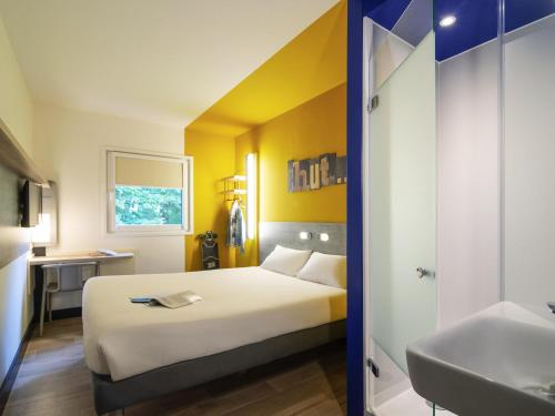 Habitación Doble Estándar del hotel ibis budget Amsterdam Airport. Foto 4