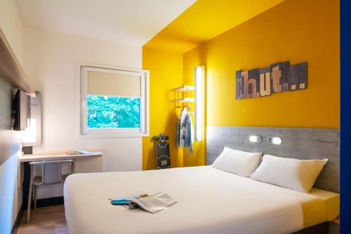 Habitación Doble Estándar del hotel ibis budget Amsterdam Airport. Foto 6