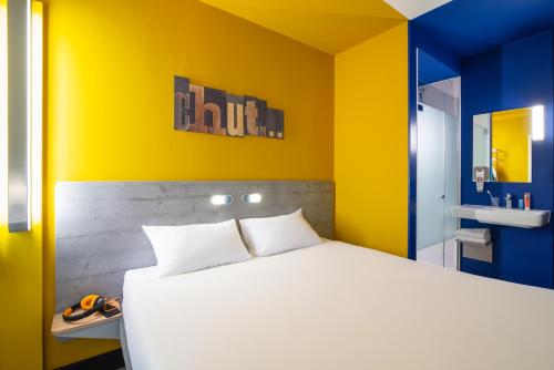 Habitación Doble Estándar del hotel ibis budget Amsterdam Airport. Foto 9