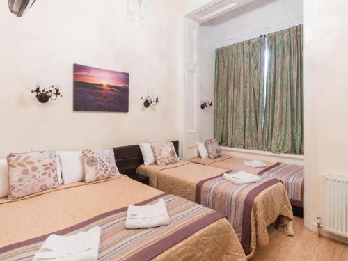 Habitación cuádruple del hotel Notting Hill Gate. Foto 1