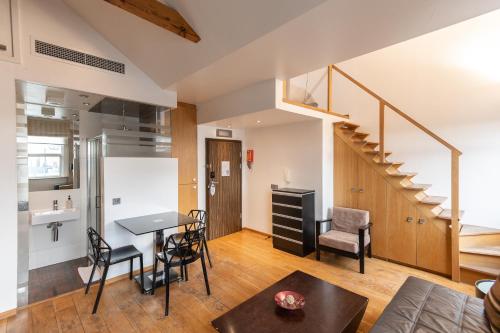 Estudio Triple de 2 plantas del hotel Space Apart. Foto 2