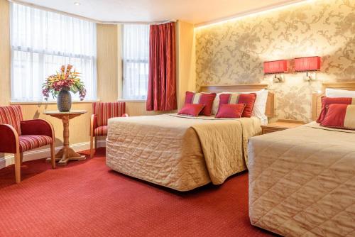 Habitación Triple Clásica del hotel Montana London. Foto 1