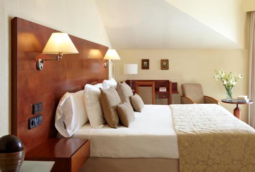 Habitación Doble con cama supletoria del hotel Carlos I Silgar. Foto 1