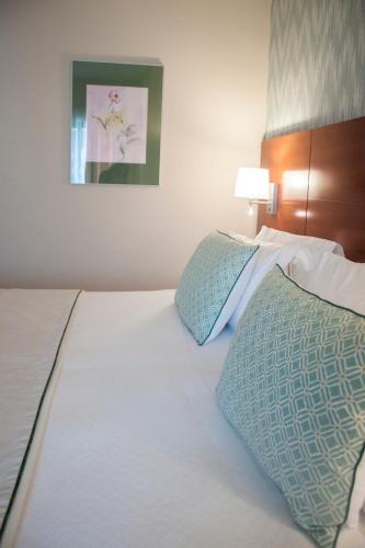 Habitación Doble con cama supletoria - 2 camas del hotel Carlos I Silgar. Foto 2