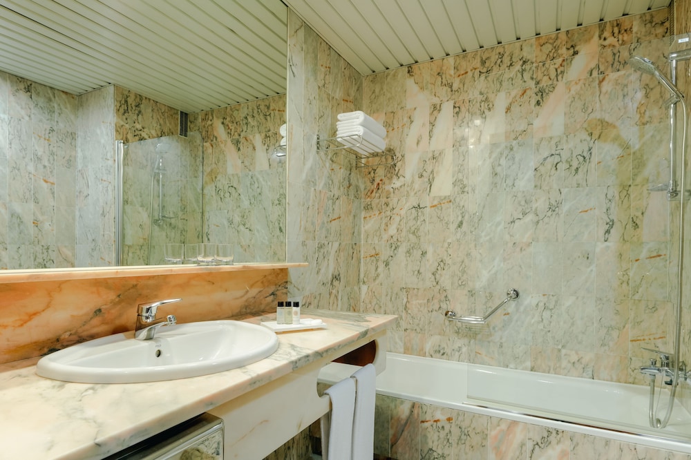 Habitación estándar del hotel Hesperia Vigo. Foto 4