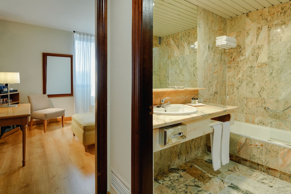 Habitación estándar del hotel Hesperia Vigo. Foto 5