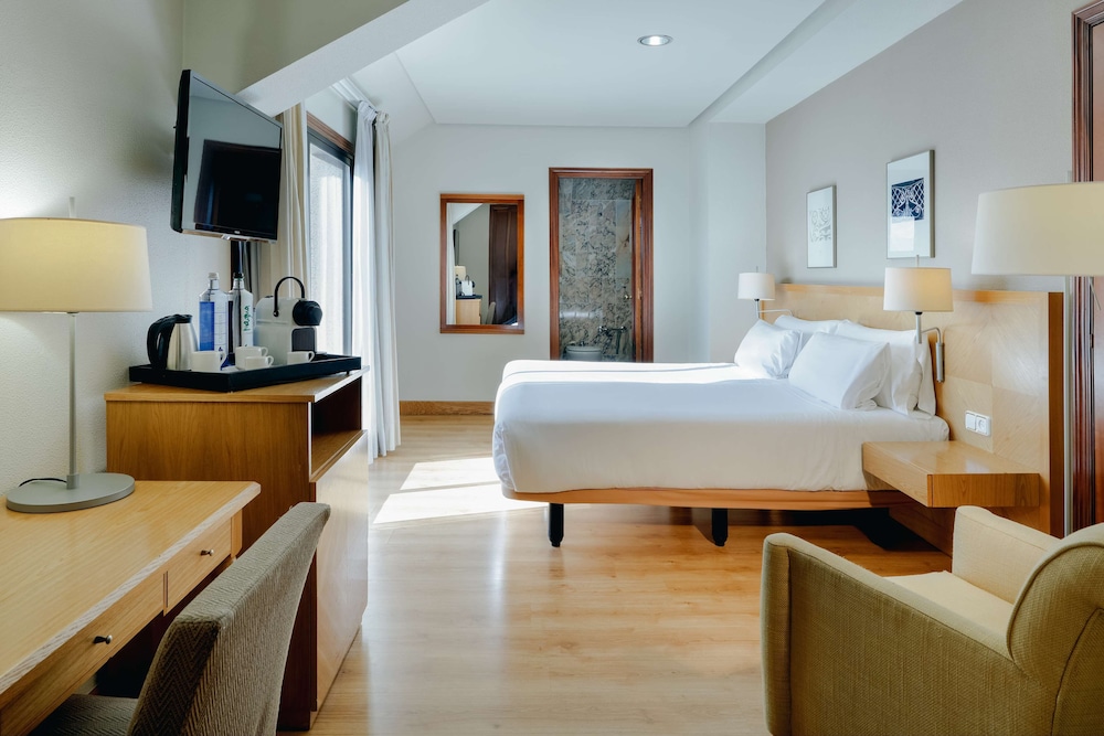 Habitación estándar, terraza del hotel Hesperia Vigo. Foto 4