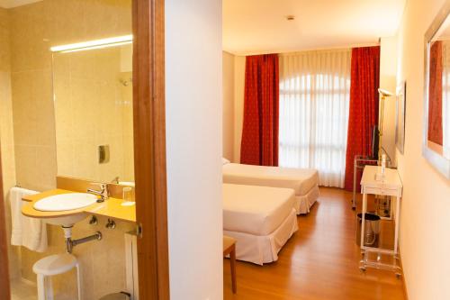 Habitación Triple del hotel Sercotel Tres Luces. Foto 2