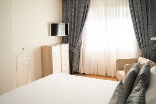 Junior suite 1 Cama king Sofá Cama incluido Normal del hotel Sercotel Tres Luces. Foto 2